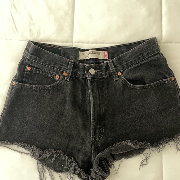VINTAGE LEVI SHORTS - Picture 2 of 2